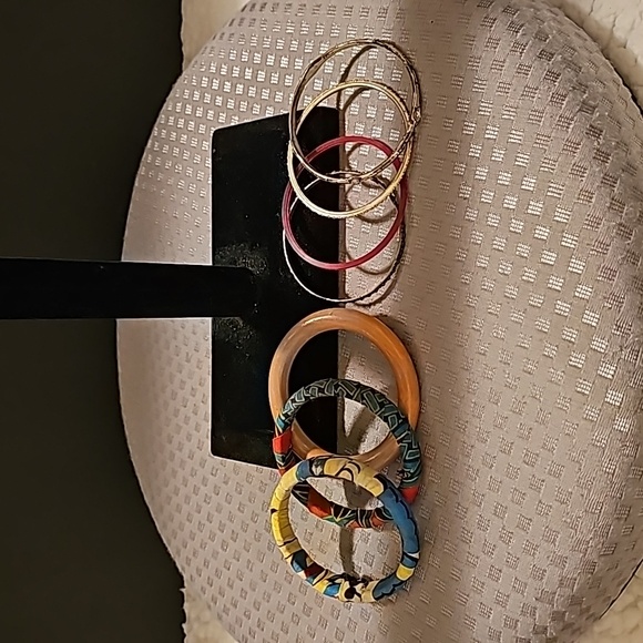 Lot of 7 Various Bangles - 7" & 7-1/4" inner circumference - Picture 4 of 4